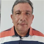 Profesor de ofimática con experiencia, especializado en la enseñanza clara y práctica de herramientas digitales. Destaca por su pa